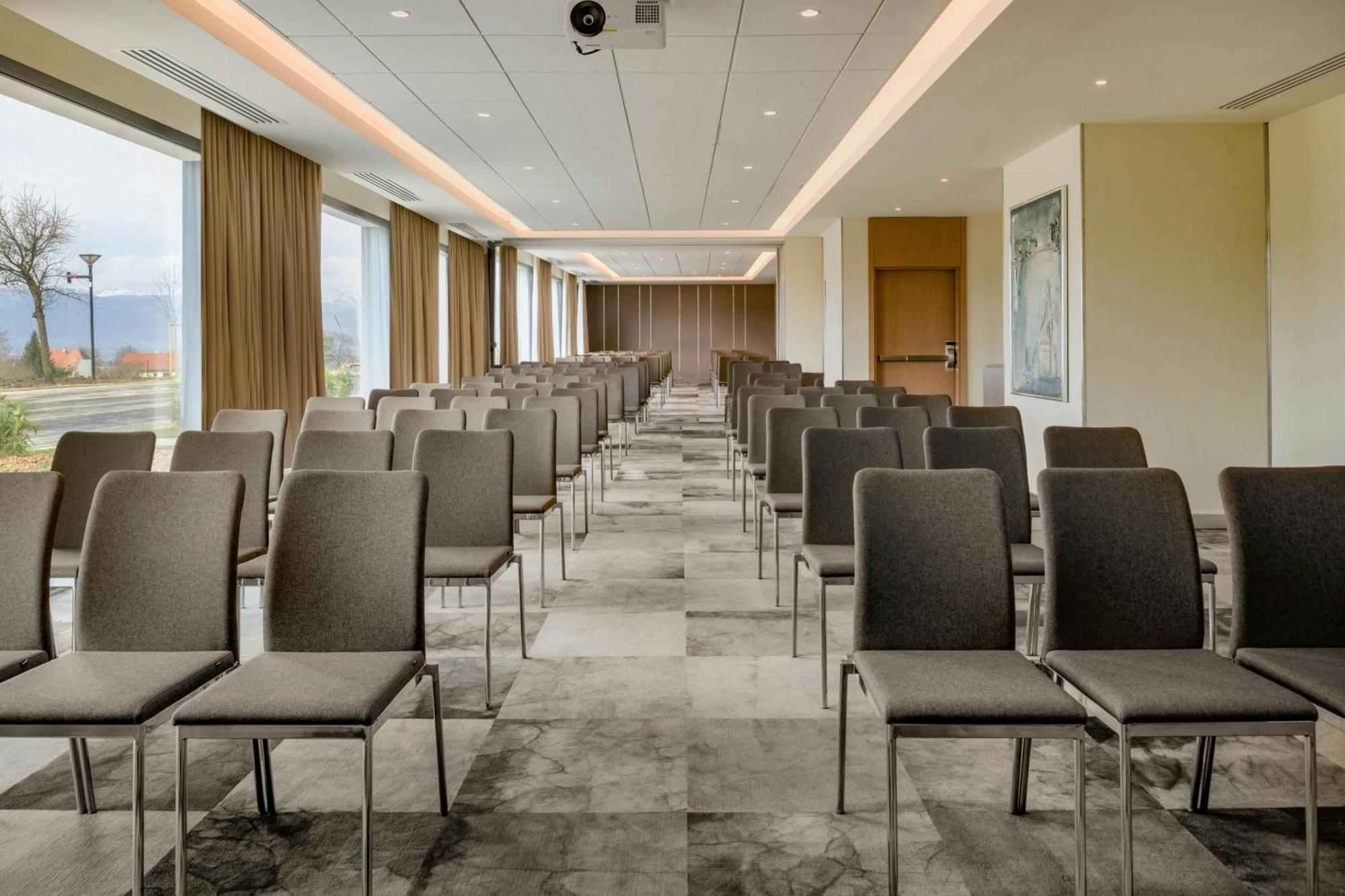 Ac Hotel By Marriott Saint-Julien-En-Genevois Bagian luar foto