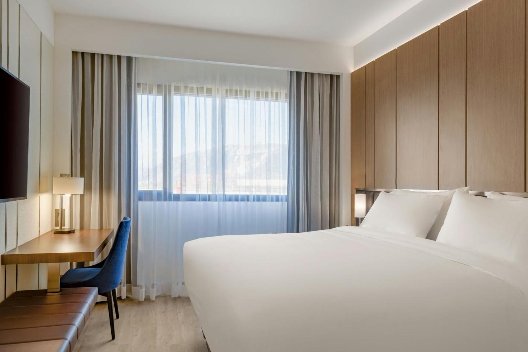 Ac Hotel By Marriott Saint-Julien-En-Genevois Bagian luar foto