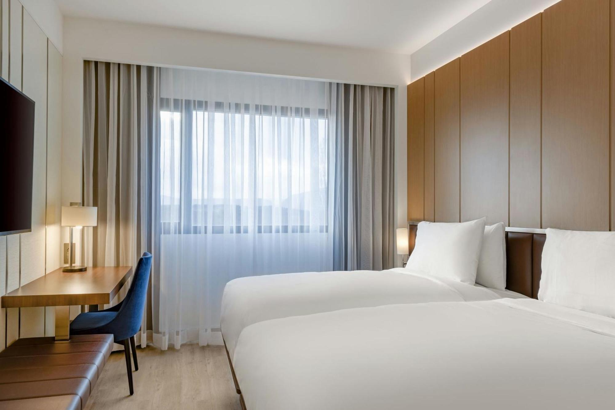 Ac Hotel By Marriott Saint-Julien-En-Genevois Bagian luar foto