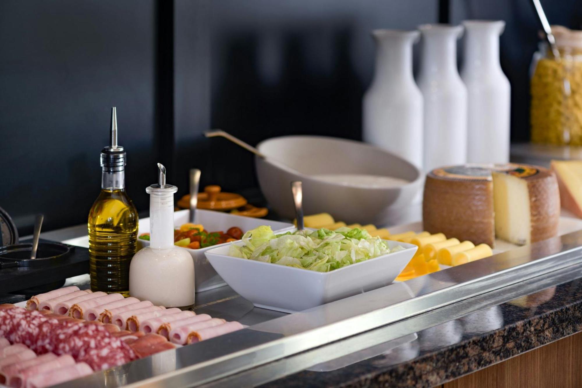 Ac Hotel By Marriott Saint-Julien-En-Genevois Bagian luar foto