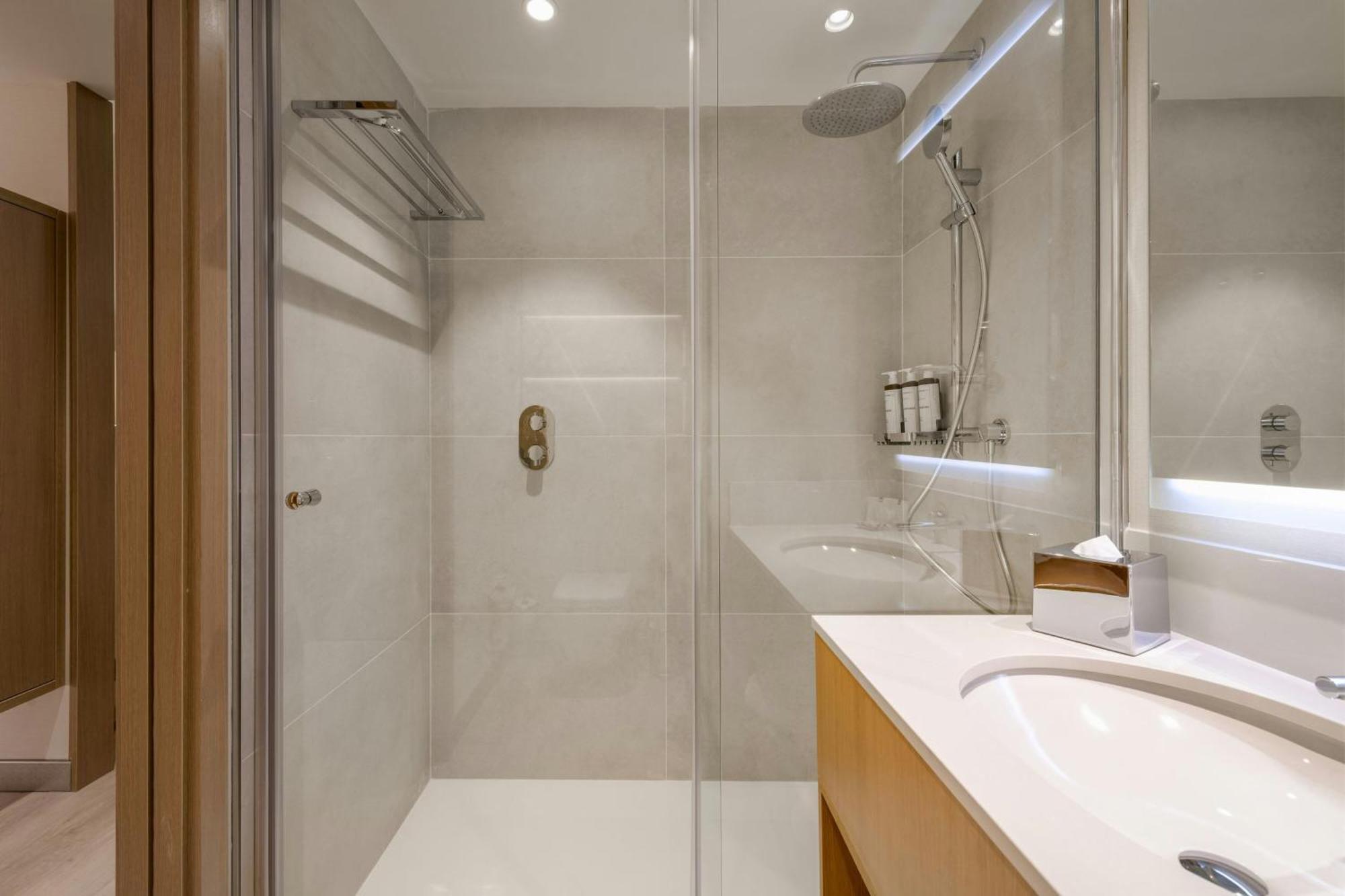 Ac Hotel By Marriott Saint-Julien-En-Genevois Bagian luar foto