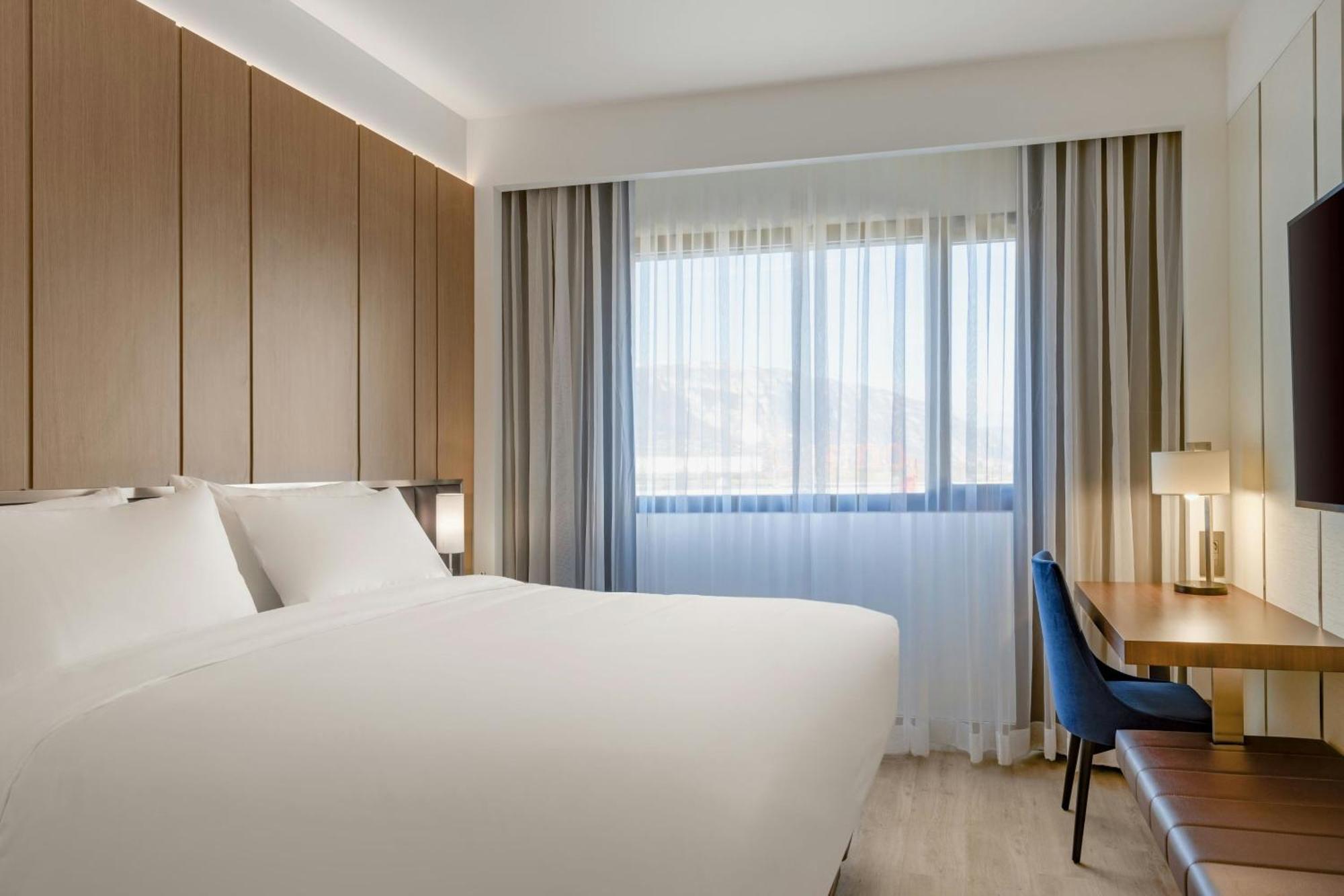 Ac Hotel By Marriott Saint-Julien-En-Genevois Bagian luar foto